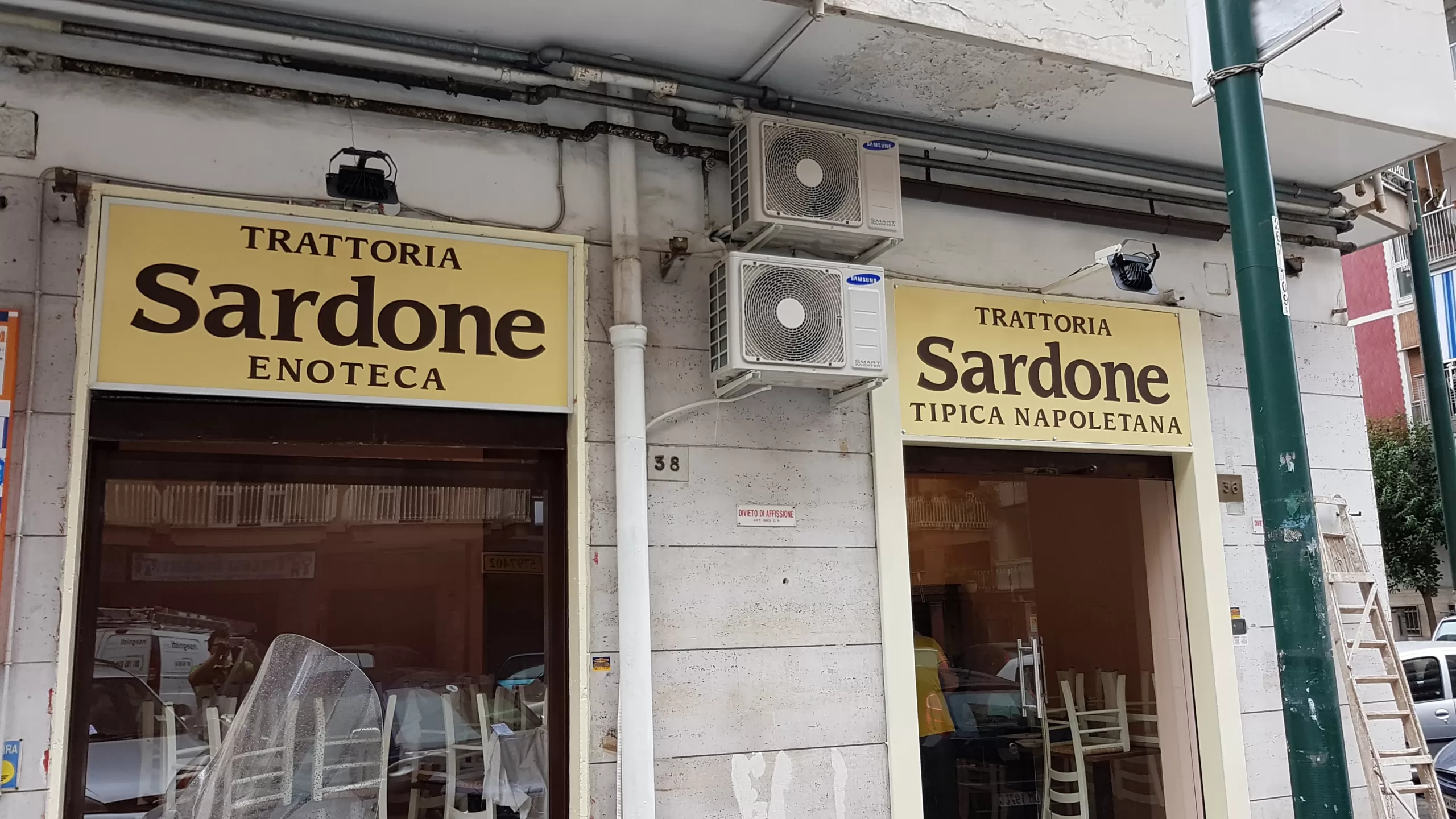 insegne non luminose Napoli insegne non luminose trattoria Vomero