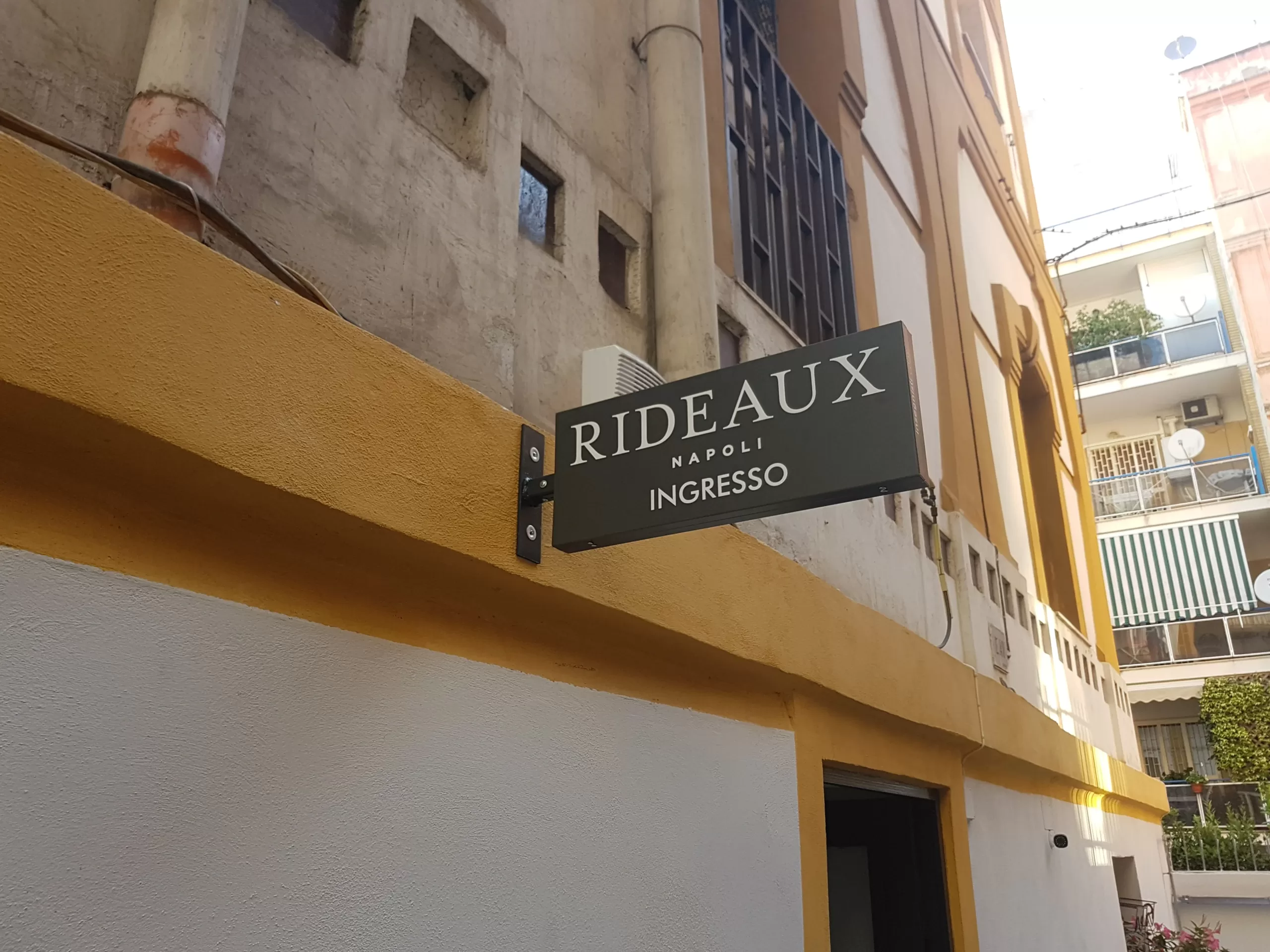 insegna a bandiera insegna a bandiera non luminosa bifacciale