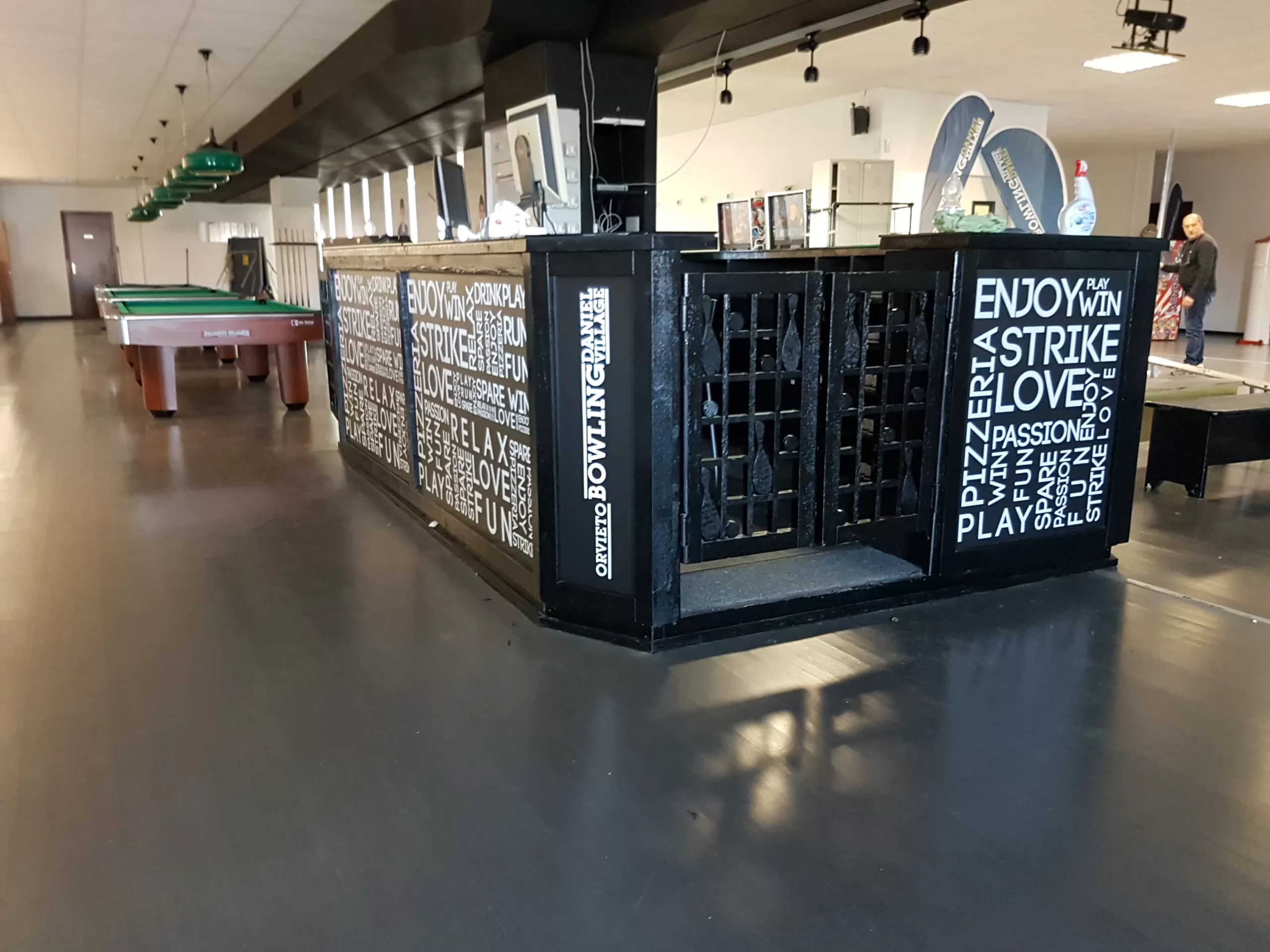 allestimento bancone allestimento pubblicitario bowling