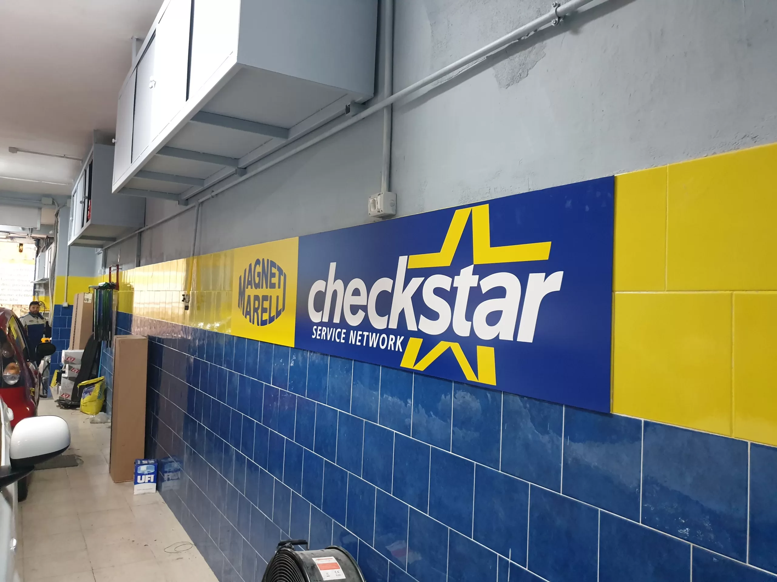 pannello in forex stampato allestmento interno officina meccanica