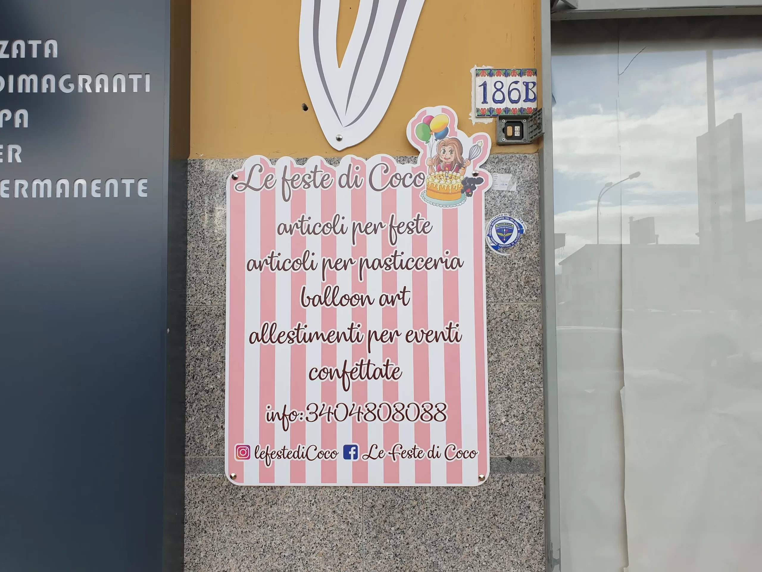 insegna non luminosa articoli per feste targa in plexiglas