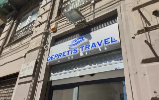 lettere scatolate agenzia di viaggi lettere scatolate luminose realizzate in plexiglas, agenzia di viaggi depretis travel Napoli