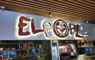 insegna a lettere singole scatolate Napoli lettere scatolate in plexiglas a luce riflessa per attività di ristorazione el poble napoli