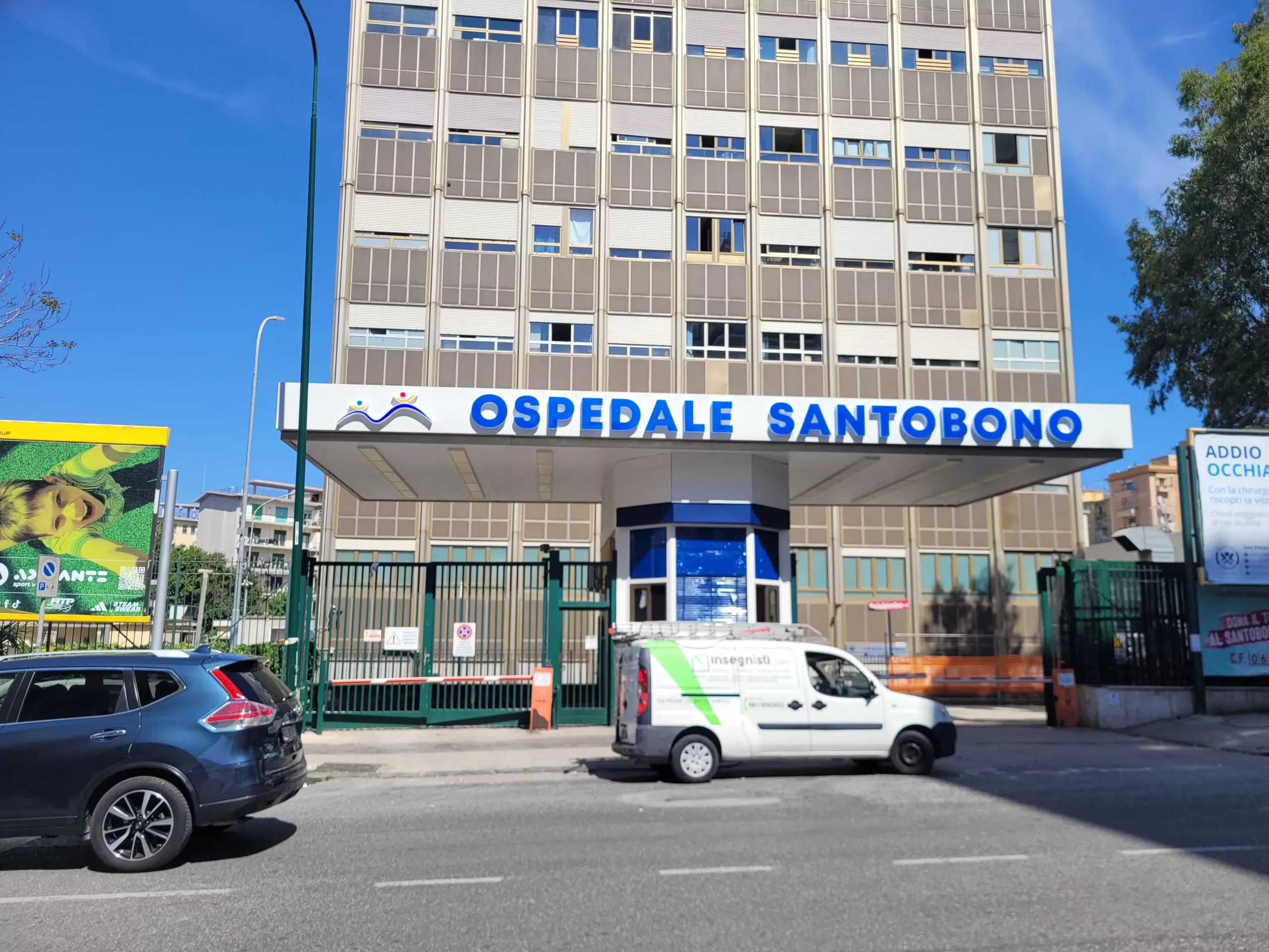 insegna luminosa a led scatolata in plexiglas. Insegne ospedale santobono Napoli