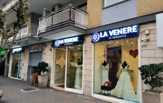 INSEGNE LETTERE SINGOLE insegne scatolate in plexiglas la venere